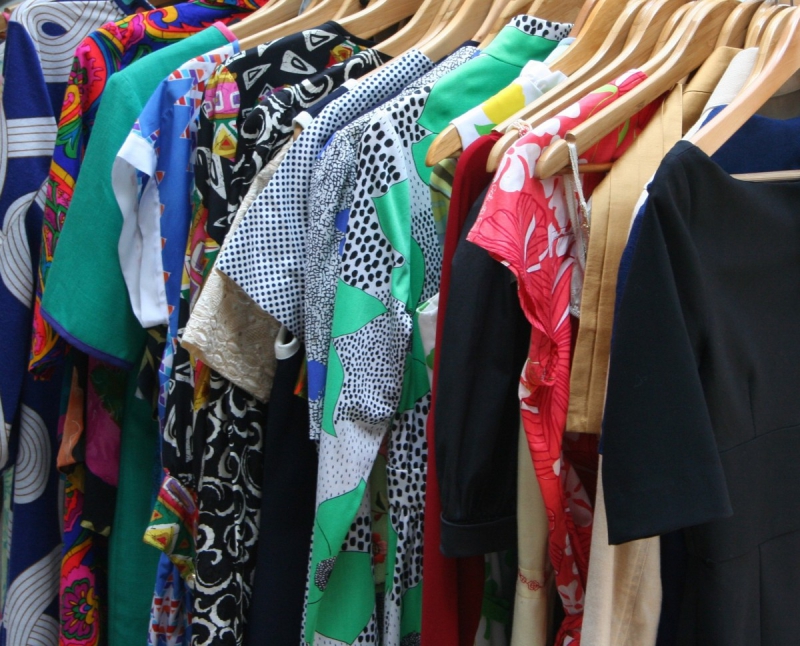 association-CARCES-min_dresses_apparel_clothing_clothes_clothes_hangers_wooden_hangers_retail_shop_closet-1149845